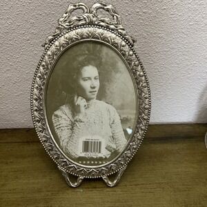 Vintage Bueatiful Oval Vicorian Picture Frame 6x4.5 Made In KOREA